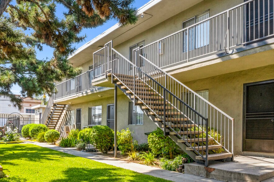 More Photos Of 625-627 S Wabash Ave, Glendora Apartments For Sale