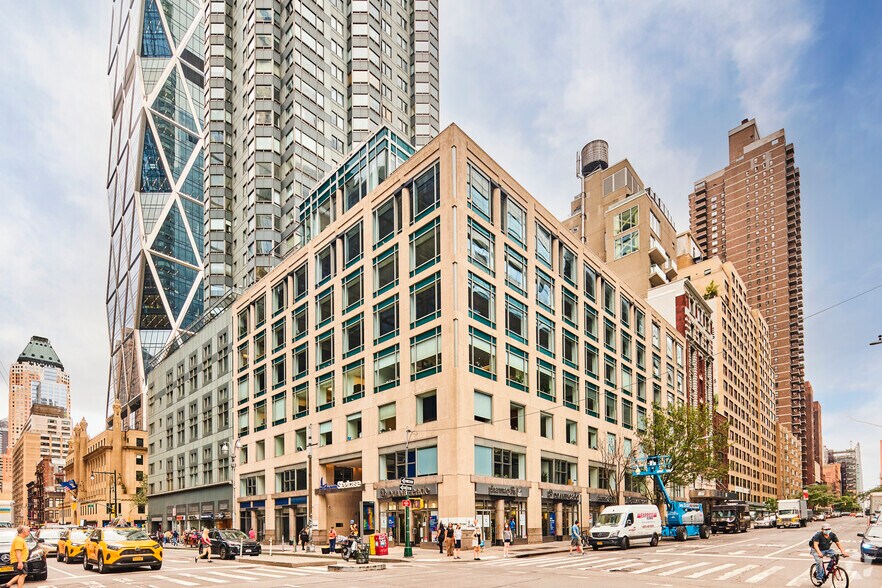 More Photos Of 4 Columbus Cir, New York Office For Lease