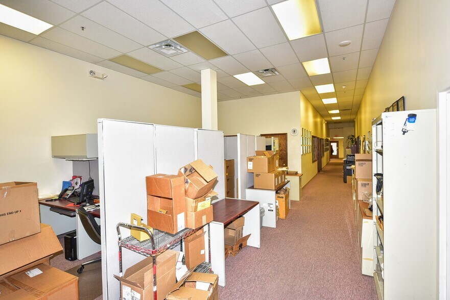 More Photos Of 230 West Parkway, Pompton Plains Flex For Sale