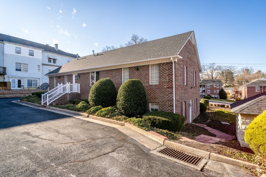 More Photos Of 413 N Coalter St, Staunton Office Residential For Lease