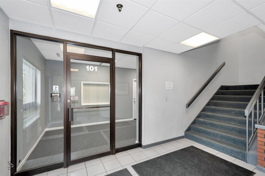 More Photos Of 400 N Schmidt Rd, Bolingbrook Office For Lease