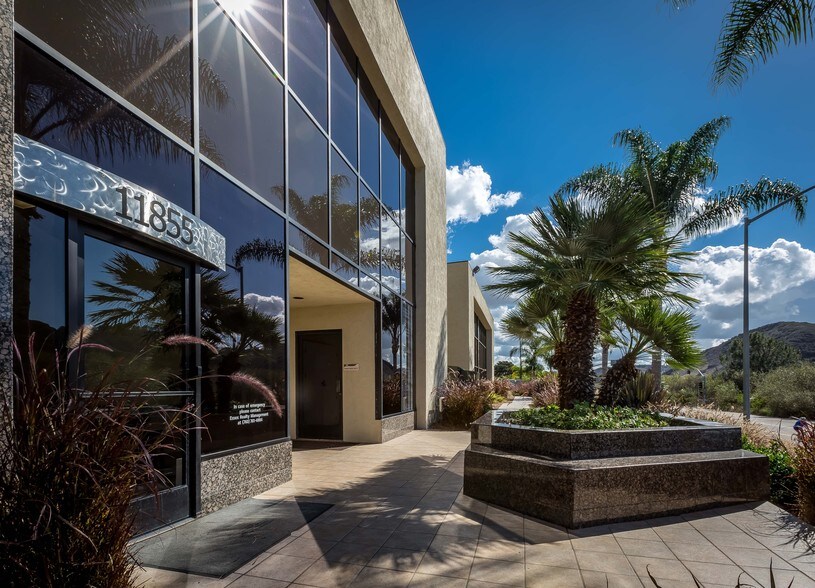 More Photos Of 11839-11855 Sorrento Valley Rd, San Diego Showroom For Lease