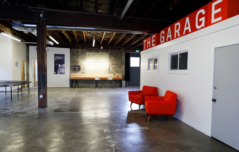 More Photos Of 2335 SE 50th Ave, Portland Light Distribution For Lease