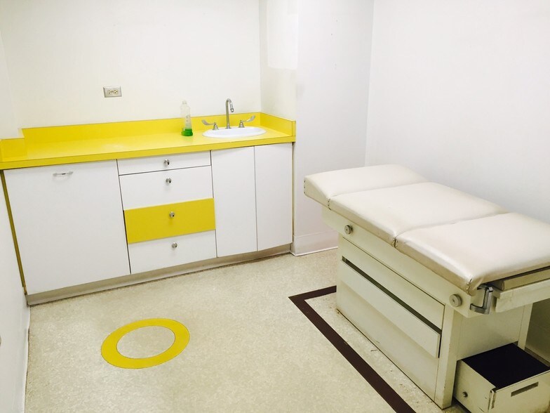 More Photos Of 909 NE 163rd St, North Miami Beach Medical For Lease