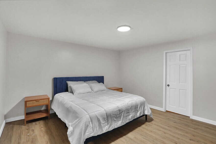 More Photos Of 1918 W Washington St, Indianapolis Apartments For Sale