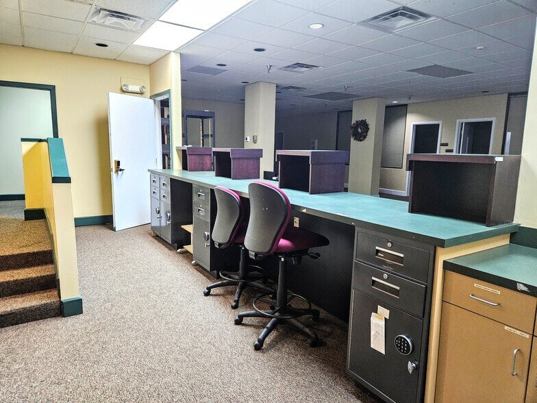 More Photos Of 113 W Public Sq, Glasgow Office For Sale