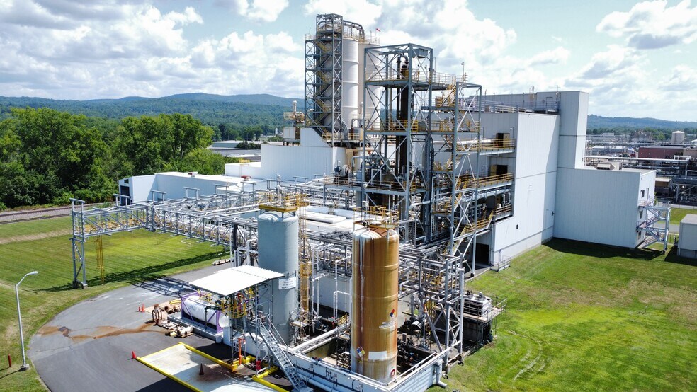 More Photos Of 7 Schoolhouse Ln, Waterford Manufacturing For Sale