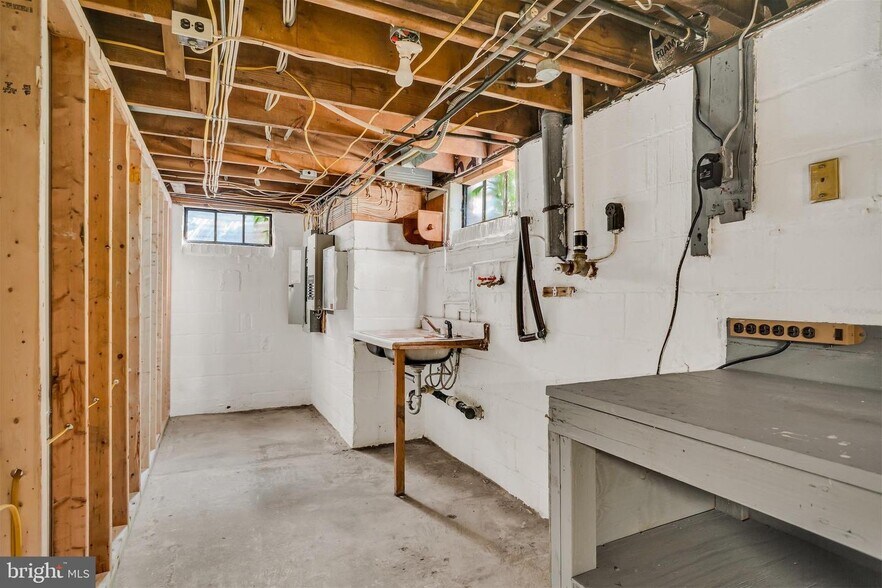 More Photos Of 4070 W Market St, York Office For Sale