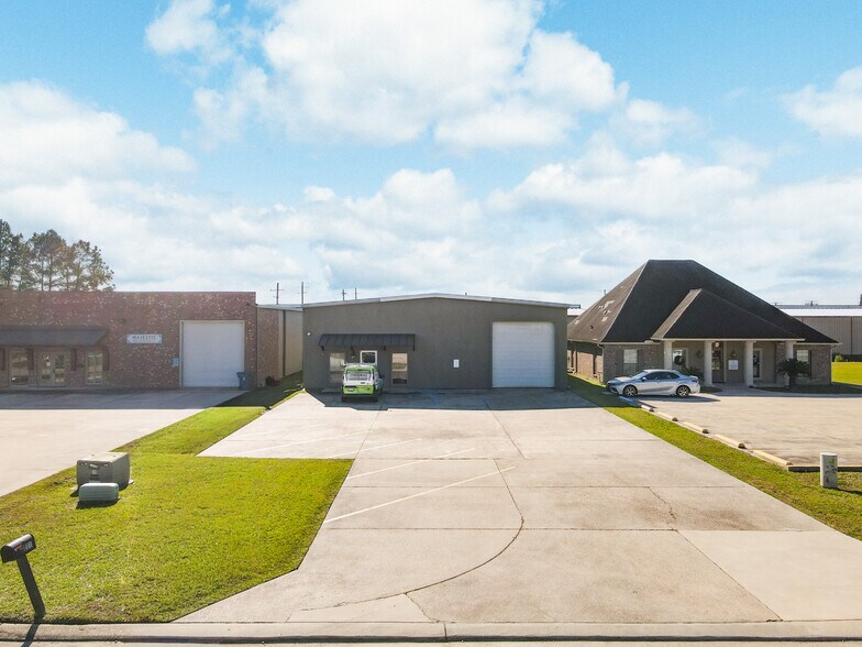 Primary Photo Of 211 Eastbank Dr, Gonzales Warehouse For Lease