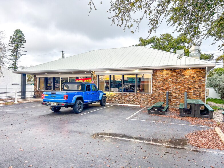 More Photos Of 6655 Gulf Blvd, Saint Petersburg Freestanding For Sale