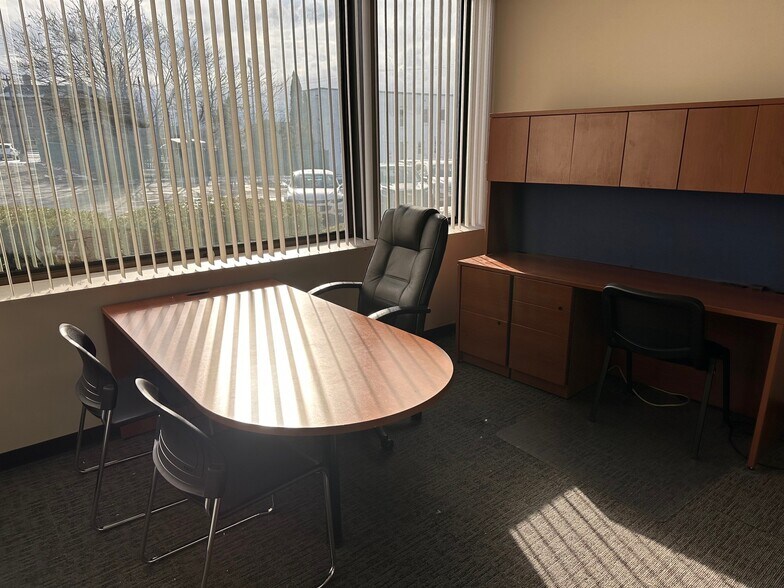 More Photos Of 2351 Whirlpool St, Niagara Falls Office For Lease