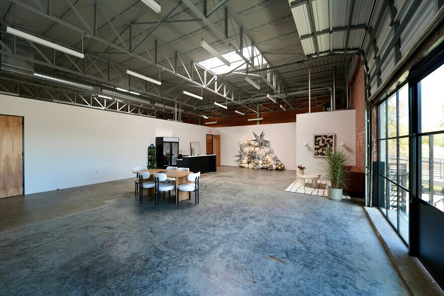 More Photos Of 1110 Henderson St, Houston Warehouse For Lease