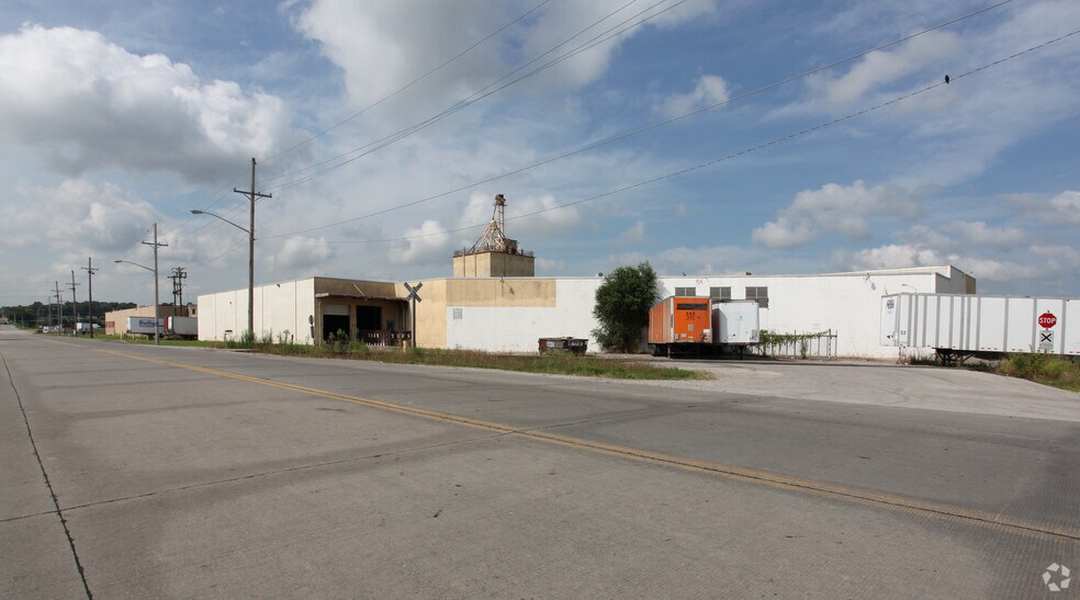 More Photos Of 300 S 55th St, Kansas City Warehouse For Lease