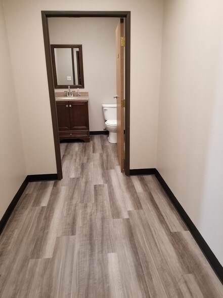 More Photos Of 11027 S Pikes Peak Dr, Parker Office For Lease