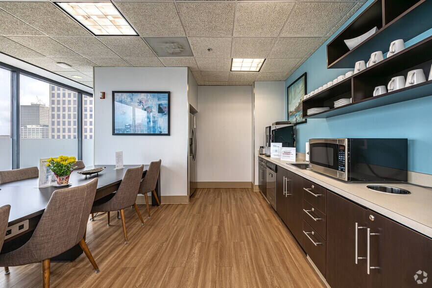 More Photos Of 650 Poydras St, New Orleans Coworking Space