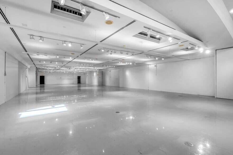 More Photos Of 721 Collins Ave, Miami Beach Storefront For Sale
