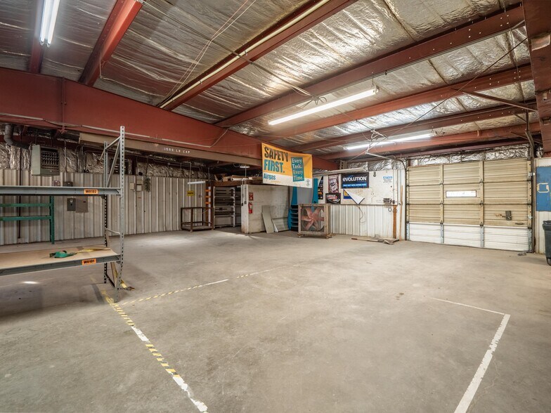 More Photos Of 1 W Choctaw Ave, Mcalester Flex For Sale