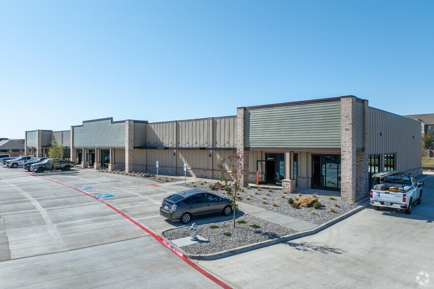 More Photos Of 1660 Candler Dr, Burleson Freestanding For Lease