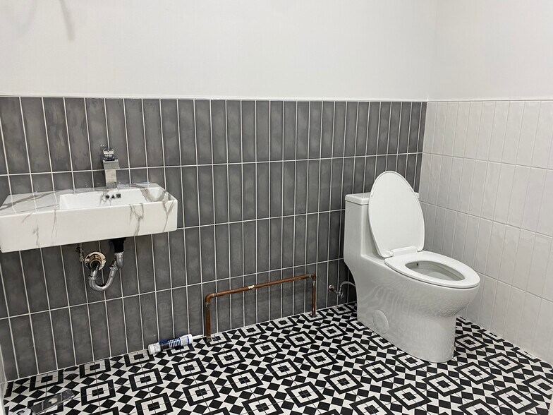 More Photos Of 15 Saint Pauls Ave, Staten Island Medical For Lease
