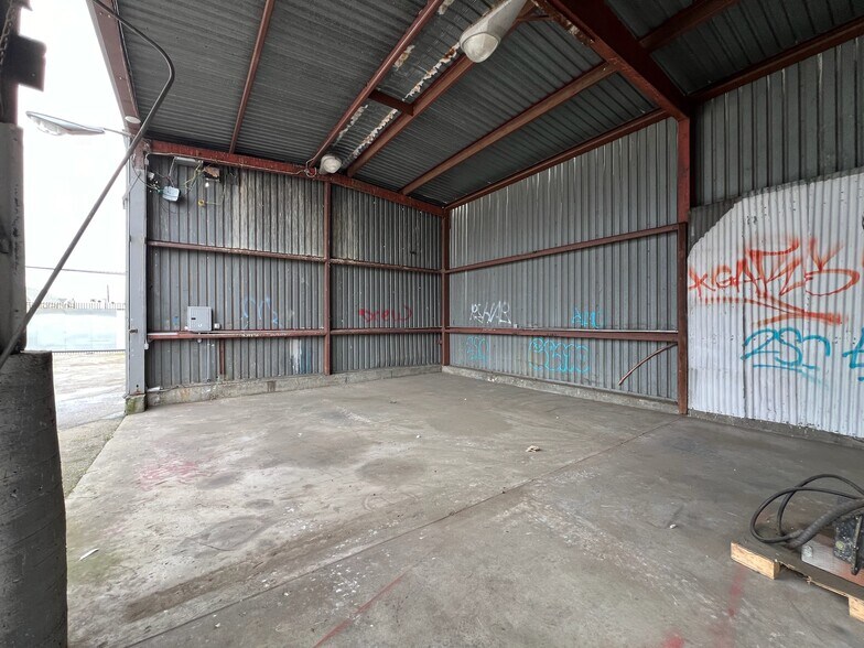 More Photos Of 1019 High St, Oakland Manufacturing For Lease