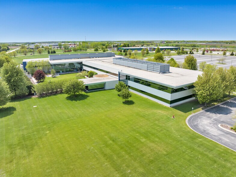 More Photos Of 3500 Packerland Dr, De Pere Office For Lease