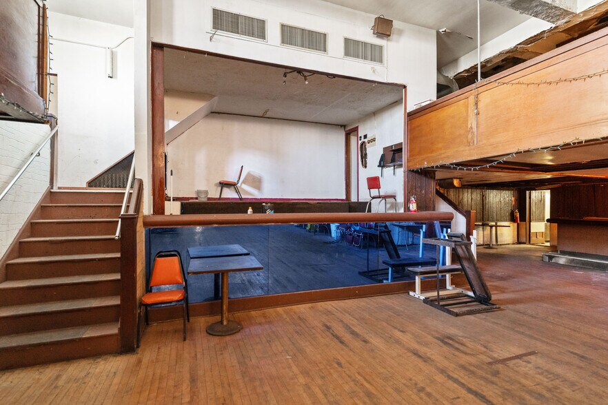 More Photos Of 1098 Duss Ave, Ambridge Restaurant For Sale