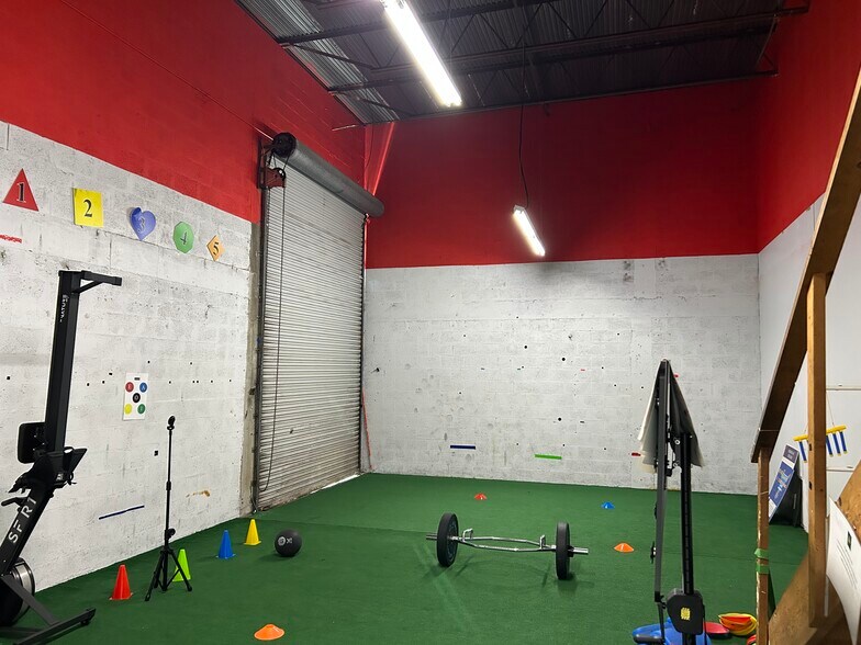 More Photos Of 214 S Military Trl, Deerfield Beach Warehouse For Lease