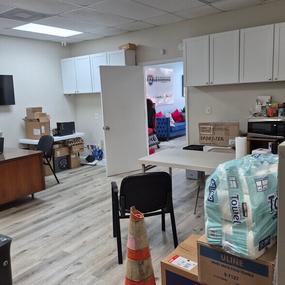 More Photos Of 6950-6980 Aloma Ave, Winter Park Office For Sale