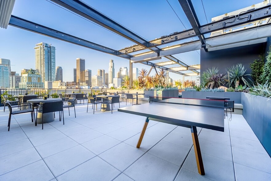 More Photos Of 110 E 9th St, Los Angeles Office For Lease