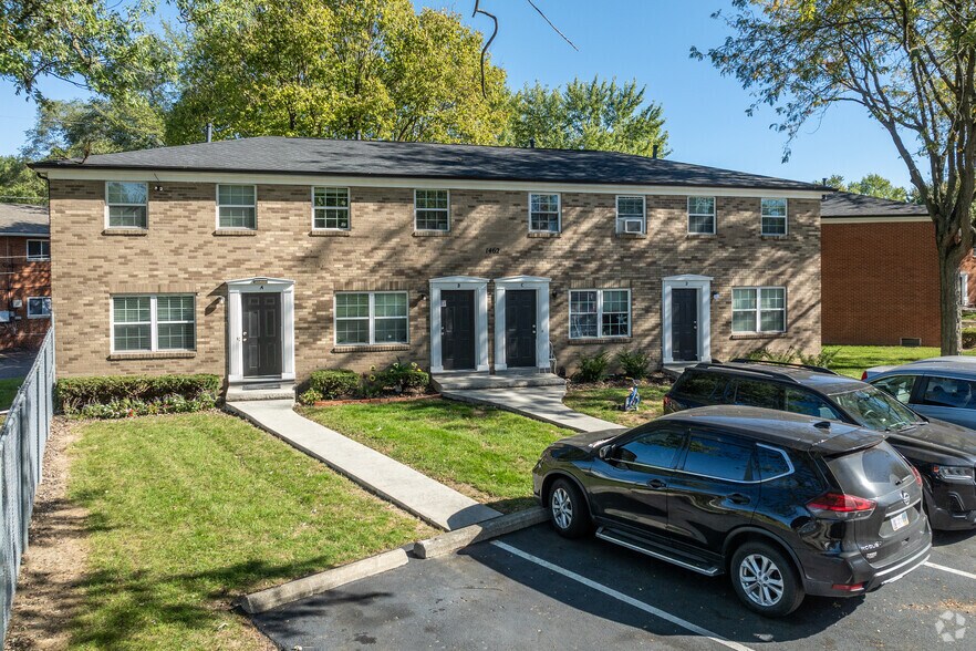 More Photos Of 1462 Elaine Rd, Columbus Apartments For Sale