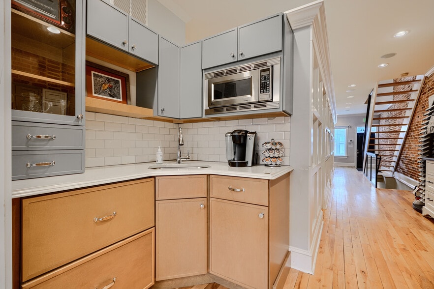 More Photos Of 3211 Eastern Ave, Baltimore Office For Lease