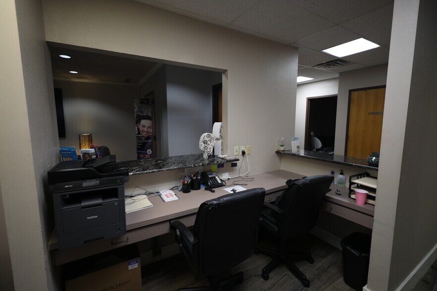 More Photos Of 4100 W 15th St, Plano Medical For Sale