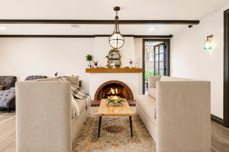 More Photos Of 331 N Larchmont Blvd, Los Angeles Office For Sale