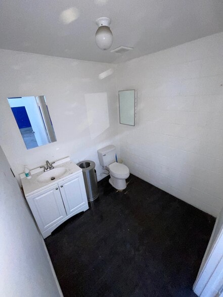 More Photos Of 10702 Magnolia Blvd, North Hollywood Auto Repair For Lease
