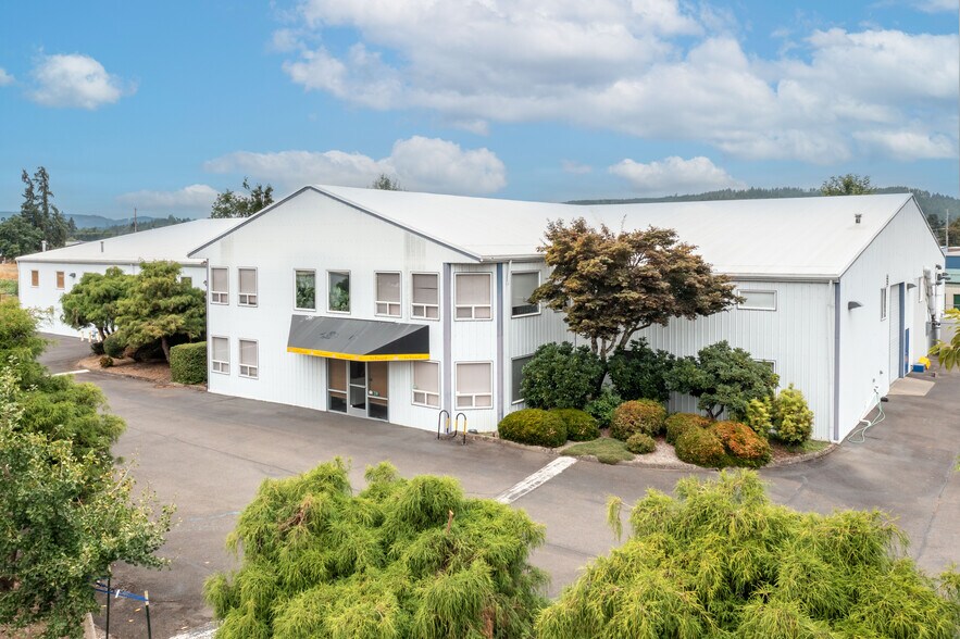 More Photos Of 195 Palmer Ave, Cottage Grove Manufacturing For Sale