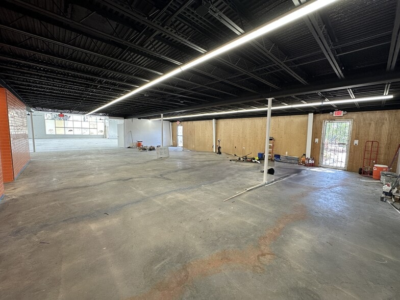 More Photos Of 616 N Main St, Gainesville Warehouse For Sale