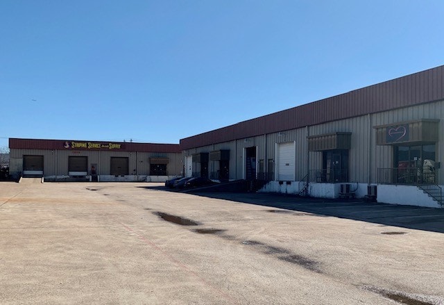More Photos Of 1901 S Great Southwest Pky, Grand Prairie Distribution For Lease