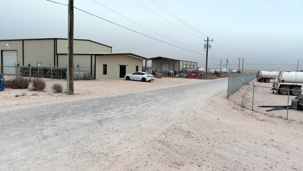More Photos Of 1719 E County Road 153, Midland Warehouse For Lease