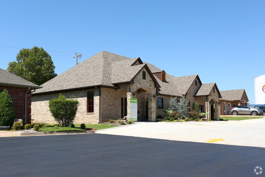 More Photos Of 1213 N Green Ave, Purcell Office Residential For Lease