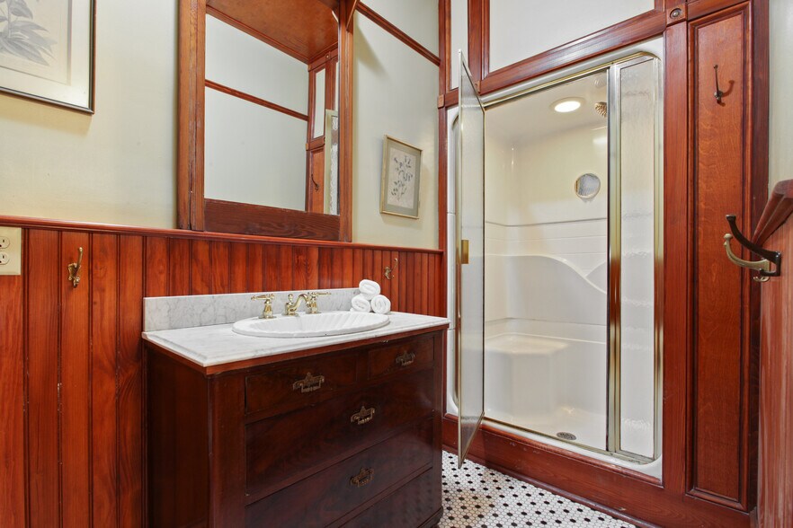 More Photos Of 8500 Oak St, New Orleans Storefront Retail Office For Sale