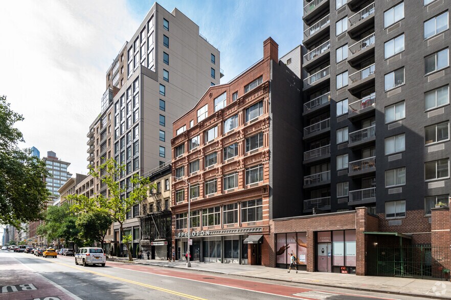 More Photos Of 136-140 W 23rd St, New York Apartments For Lease