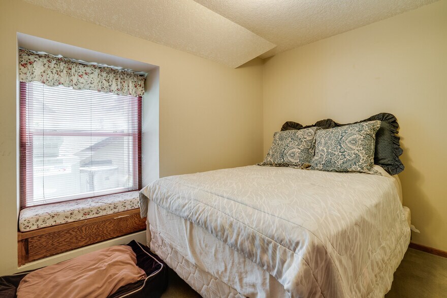 More Photos Of 729 NE 3rd St, Mcminnville Restaurant For Sale