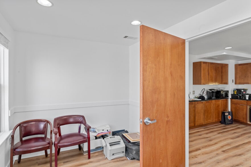 More Photos Of 100-122 E Broad St, Falls Church Office For Sale