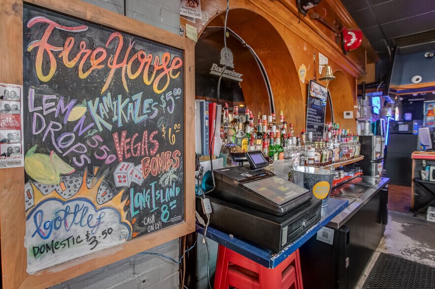 More Photos Of 314 State St, Alton Restaurant For Sale