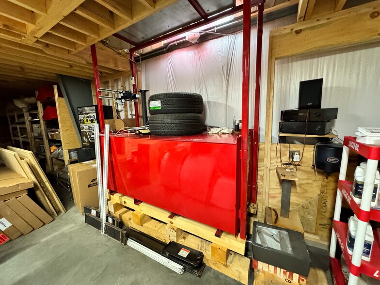 More Photos Of 4 Nora Ln, Pomfret Warehouse For Sale