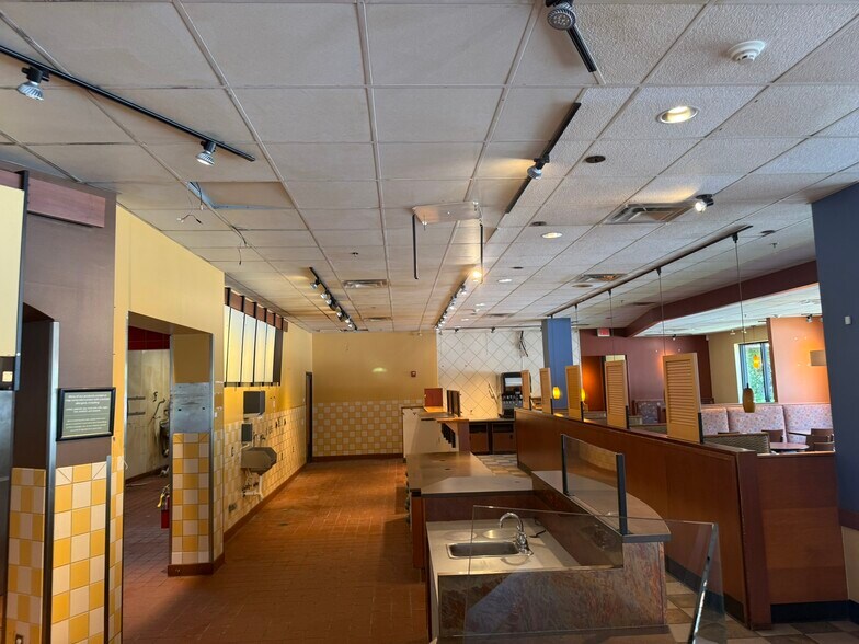 More Photos Of 2407 Green Mountain Dr, Branson Restaurant For Sale