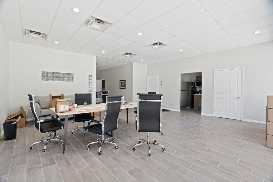 More Photos Of 665 S Babcock St, Melbourne Auto Repair For Sale