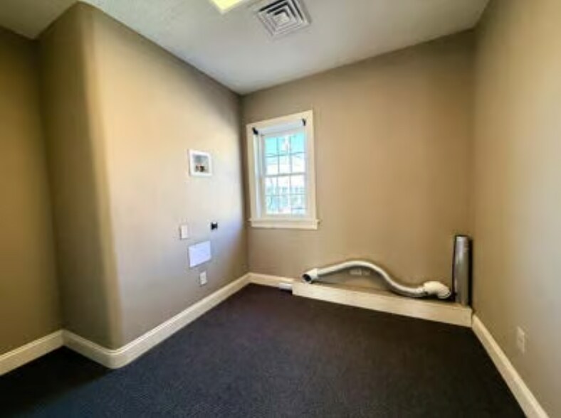 More Photos Of 206 W Elm St, Ozark Office For Sale