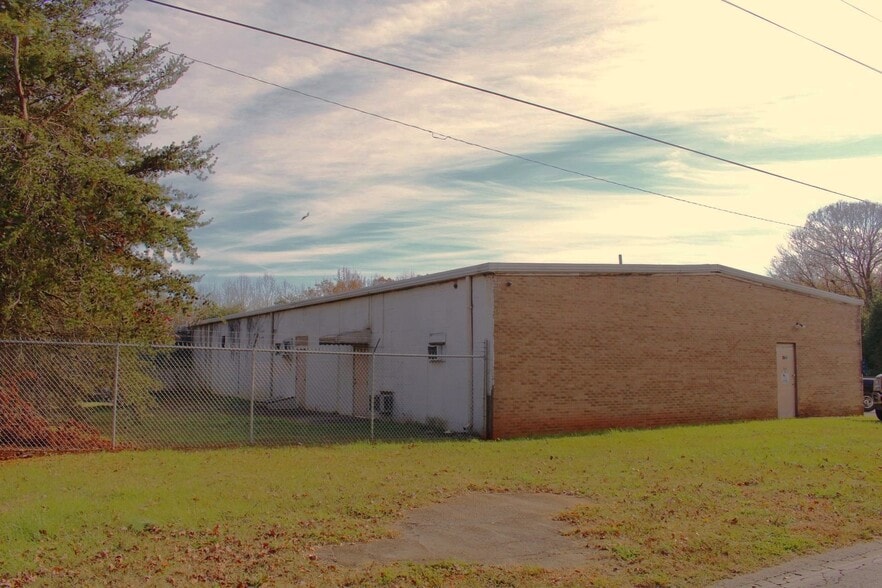 More Photos Of 994 Rhyne Rd, Clover Light Manufacturing For Sale