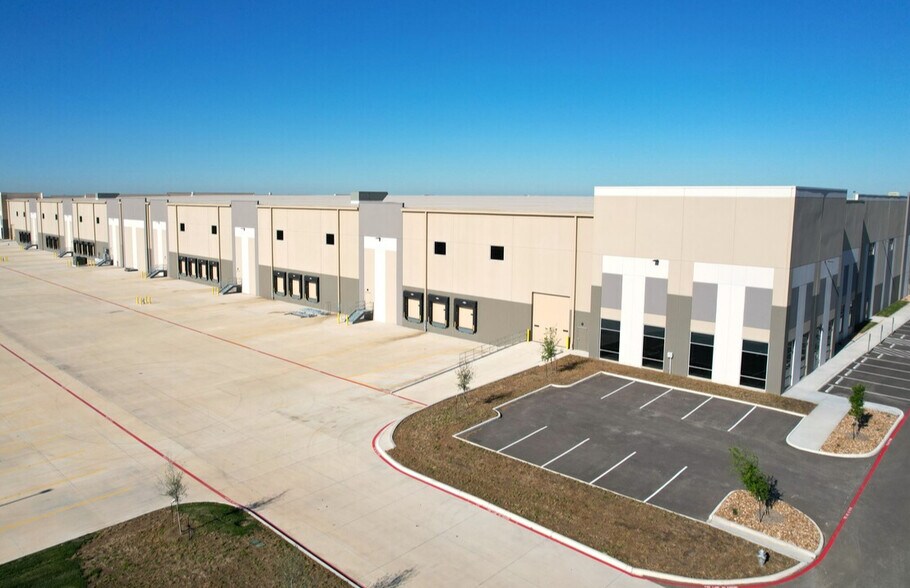 More Photos Of 1122 S Foster Rd, San Antonio Unknown For Lease